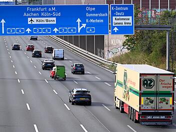 Sonntagsfahrverbot f&uuml;r Lkw in Nordrhein-Westfalen gelockert