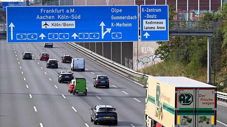 Sonntagsfahrverbot f&uuml;r Lkw in Nordrhein-Westfalen gelockert