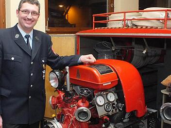 Komandant Norbert Borst und die Nickersfeldener Feuerwehr nutzen einen Tragkraftspritzenanhänger. Fotos: Björn Hein