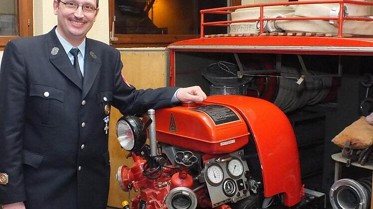 Komandant Norbert Borst und die Nickersfeldener Feuerwehr nutzen einen Tragkraftspritzenanhänger. Fotos: Björn Hein