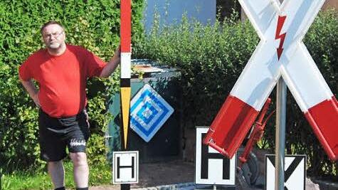 Schilderwald im Garten.