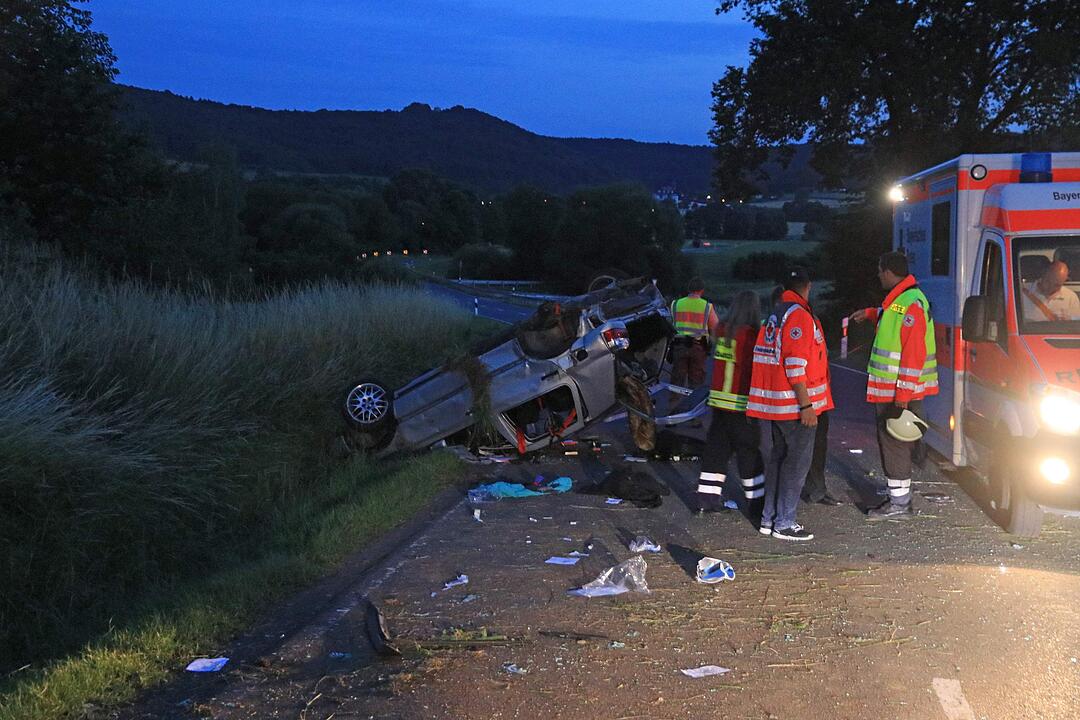 Schwerer Unfall im Landkreis Kulmbach - Fahrzeug überschlagen