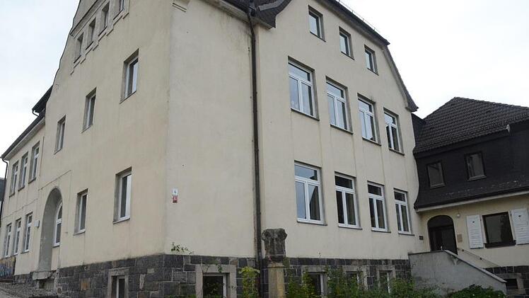In die Erneuerung und Erweiterung der Grundschule in Rothenkirchen sollen bis 2022/23 fünf Millionen Euro fließen, von denen Pressig selbst zwei Millionen aufbringen muss.  Foto: eh/Archiv