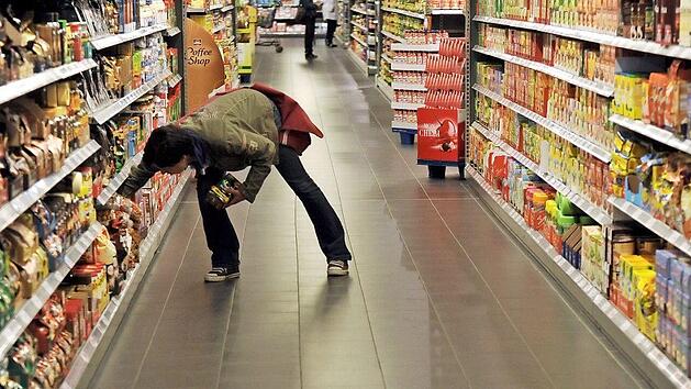 Nach den Zahlen des Marktforschers GfK gaben die Haushalte in Deutschland 2020 gut zehn Prozent mehr Geld für Markenartikel aus als 2019.  Foto: Caroline Seidel, dpa