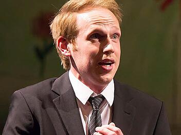 Mit Stimmkultur, Gestaltungskraft und Stilsicherheit faszinierte der junge schwedische Tenor Joel Annmo beim Gala-Abend des Landestheaters.  Fotos: Albert Höchstädter