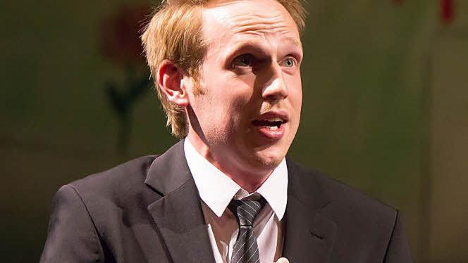 Mit Stimmkultur, Gestaltungskraft und Stilsicherheit faszinierte der junge schwedische Tenor Joel Annmo beim Gala-Abend des Landestheaters.  Fotos: Albert Höchstädter