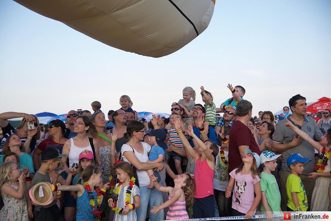 Jubiläumsausgabe: Zum 20. Mal hat die Raiffeisenbank Seebachgrund zu ihrem Ballonmeeting nach Hannberg eingeladen. Mehr als 2000 Menschen waren gekommen.