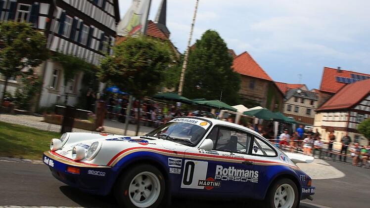 Michael Stoschek aus Coburg begeisterte das Publikum im Porsche als Vorauswagen.