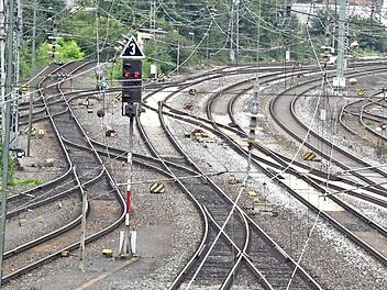 Wird der Bahnausbau jetzt zum Thema eines Bürgerentscheids? Norbert Tscherner glaubt, viele Unterstützer für die Volluntertunnelung Bambergs finden zu können.  Foto: Ronald Rinklef