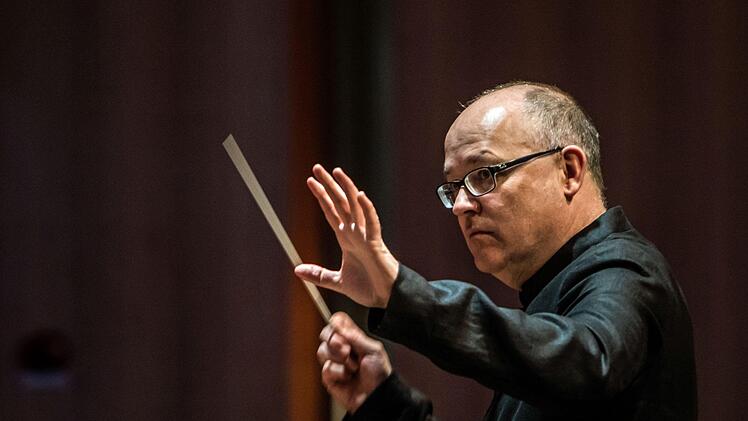 Das Jugendsymphonieorchester Oberfranken unter Leitung von Till Fabian Weser beeindruckte das Publikum im Coburger Kongresshaus mit begeisterndem Musizieren.Foto: Jochen Berger