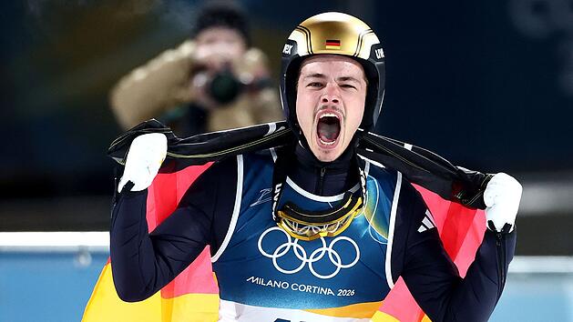 Er hatte Grund zur Freude: Der Ski-Springer Philipp Raimund holte am Montag auf der Normalschanze Olympisches Gold.