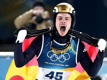 Er hatte Grund zur Freude: Der Ski-Springer Philipp Raimund holte am Montag auf der Normalschanze Olympisches Gold.