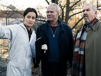 KTU-Chefin Natalie F&ouml;rster (Tinka F&uuml;rst), Max Ballauf (Klaus J. Behrendt, Mitte) und Freddy Schenk (Dietmar B&auml;r) ermitteln in einem Fernsehstudio.