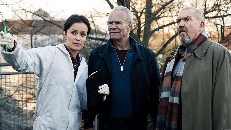 KTU-Chefin Natalie F&ouml;rster (Tinka F&uuml;rst), Max Ballauf (Klaus J. Behrendt, Mitte) und Freddy Schenk (Dietmar B&auml;r) ermitteln in einem Fernsehstudio.