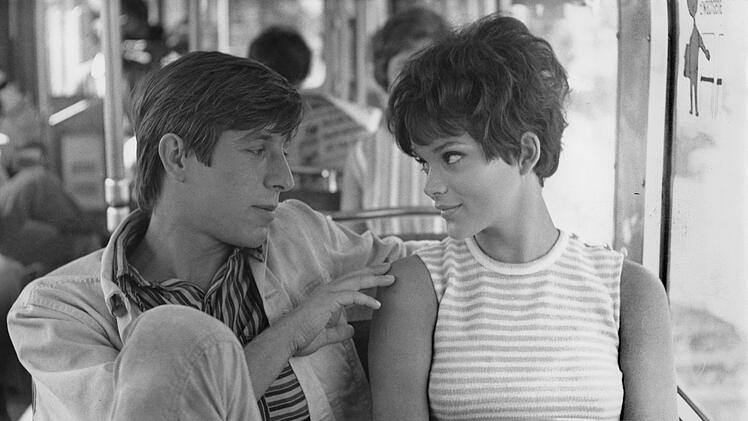 Durchbruch mit "Zur Sache, Sch&auml;tzchen" (1968): Martin (Werner Enke) und Barbara (Uschi Glas) genie&szlig;en das leichte Leben im M&uuml;nchener Szeneviertel Schwabing.