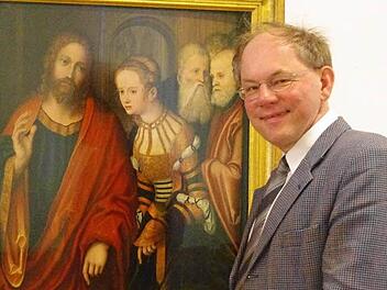 Dietmar Lang vor dem Cranach-Bild "Christus und die Ehebrecherin", das  in diesem Jahr wieder in die Fränkische Galerie zurückgeholt wurde   Foto: Archiv/Heike Schülein