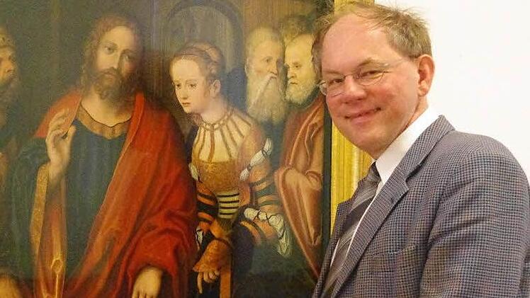 Dietmar Lang vor dem Cranach-Bild "Christus und die Ehebrecherin", das  in diesem Jahr wieder in die Fränkische Galerie zurückgeholt wurde   Foto: Archiv/Heike Schülein