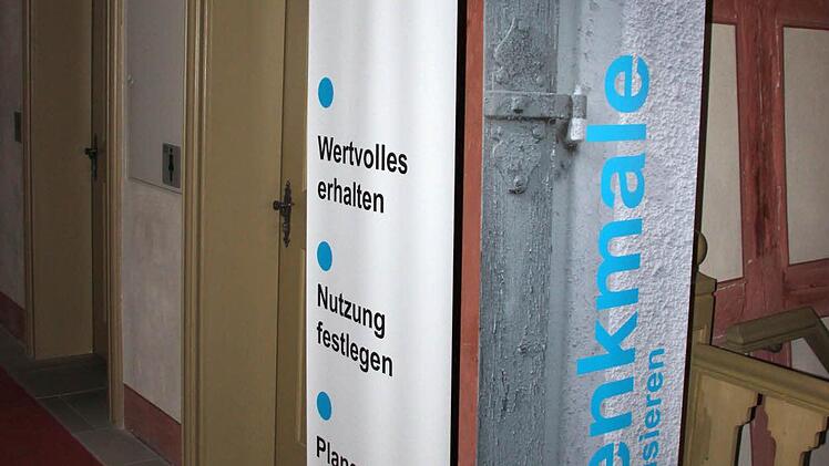 Transparente für das Projekt "Ort schafft Mitte" im Rathaus  Foto: Friedwald Schedel