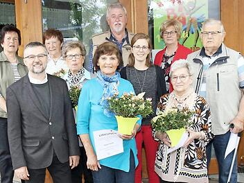 Der Marienverein Niederfüllbach zeichnete bei seiner Hauptversammlung langjährige Mitglieder aus.  Foto: Michael Stelzner