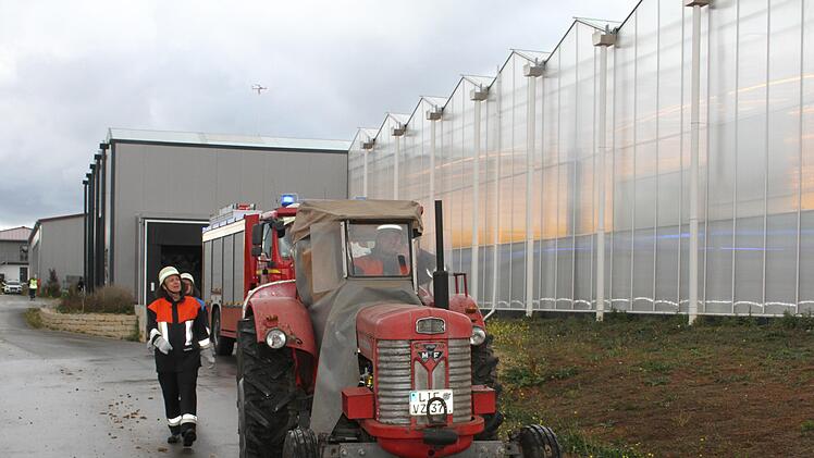 Feuerwehr-Gro&szlig;&uuml;bung auf der Gem&uuml;sefarm in FeulersdorfFoto: Sonny Adam