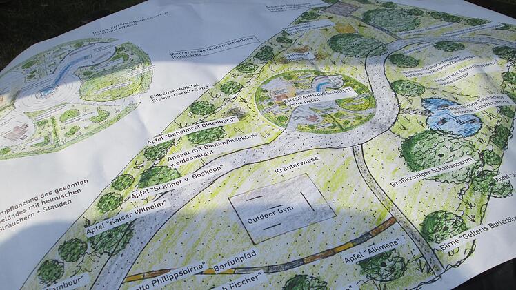 Der Erlebnisgarten mit integriertem Entspannungsgarten nimmt in Kürze Formen an. Zur Verlegung der Waser- und Stromleitungen steht der Gemeinde-Bauhof bereits in den Startlöchern.