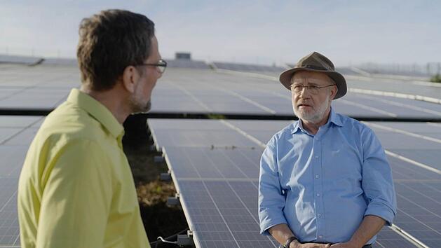 Mit Professor Volker Quaschning (links) von der Hochschule für Technik und Wissenschaft Berlin unterhält sich Harald Lesch über die schleppende Energiewende.