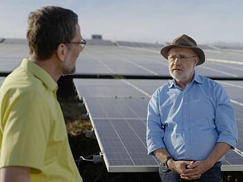 Mit Professor Volker Quaschning (links) von der Hochschule für Technik und Wissenschaft Berlin unterhält sich Harald Lesch über die schleppende Energiewende.