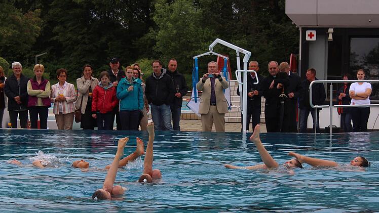 Die Synchronschwimmerinnen des ESC bereicherten die Eröffnungsfeier. Foto: Andreas Dorsch