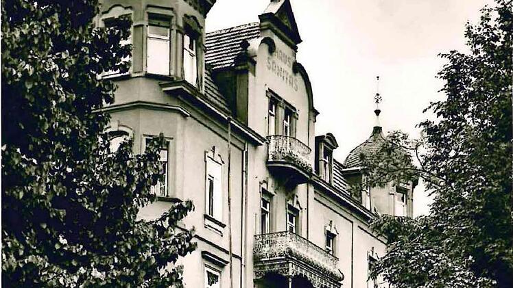 Diese Postkarte aus der Sammlung Josef Bötsch zeigt das "Haus Sanitas", damals Bergmannstraße 2, heute Nummer 3. Dort haben vor 46 Jahren Terroristen der RAF Unterschlupf gefunden.  Repro: Stadtarchiv Bad Kissingen
