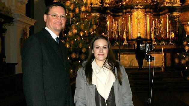 Pfarrer Matthias Bambynek, Irina Schroll und der elektronische Kirchenbesucher Foto: Joseph Beck
