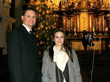 Pfarrer Matthias Bambynek, Irina Schroll und der elektronische Kirchenbesucher Foto: Joseph Beck