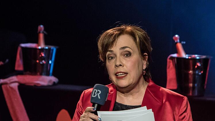 Der Operetten-Abend "Wir laden gern uns Gäste ein" bildete den festlichen Rahmen für die Verleihung der Auszeichnung "Operetten-Frosch" des Bayerischen Rundfunks an das Landestheater Coburg.Foto: Jochen Berger