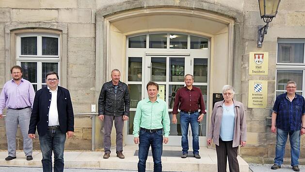 Die neue Gemeinschaftsversammlung der VG Teuschnitz: (von links) Michael Hebentanz, stellvertretender Vorsitzender Peter Klinger, Rudi Neubauer, Vorsitzender Frank Jakob, Thomas Hofmann, die weitere stellvertretende Vorsitzende Karin Ritter und Stefan Raab Foto: Heike Sch&uuml;lein