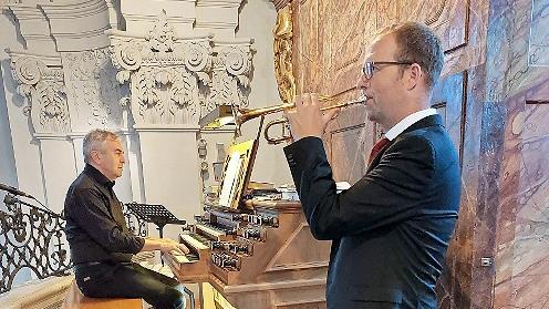 Die Musiker Bernhard Holzmann (r.) und Georg Schäffner begeisterten in ihrem Konzert.