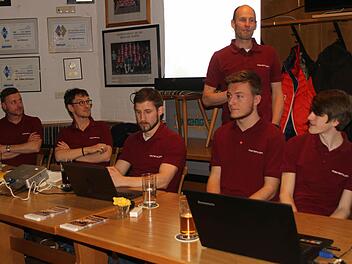 Ein Blick in die Reihen des Organisations-Komitees mit (von links) Joachim Stark, Jens Witthüser, Johannes Keppner, Peter Genslein, Matthias Pfuhlmann (stehend) und Felix Pfuhlmann.