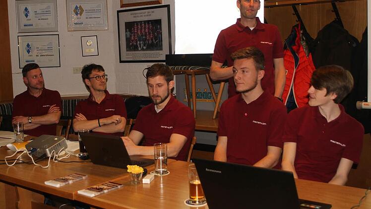 Ein Blick in die Reihen des Organisations-Komitees mit (von links) Joachim Stark, Jens Witthüser, Johannes Keppner, Peter Genslein, Matthias Pfuhlmann (stehend) und Felix Pfuhlmann.