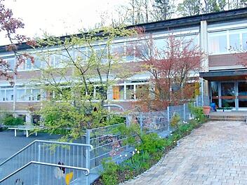 Die Grundschule von Hiltpoltstein ist Gegenstand von Gerüchten.  Foto: Petra Malbrich