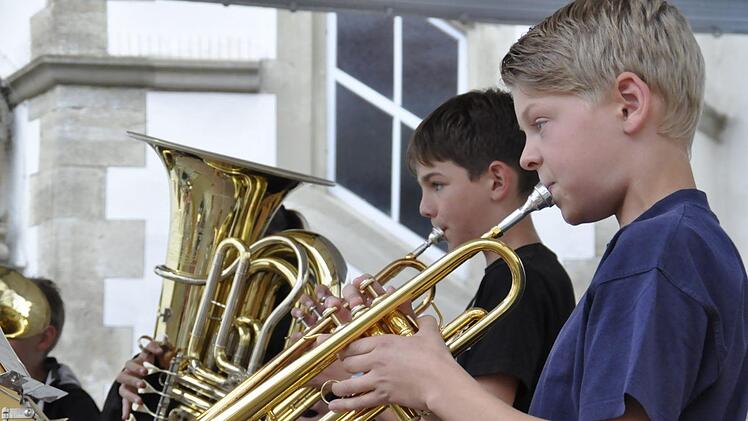 Blasmusik vom Feinsten - das Blechbläserquartett der Städtischen Musikschule Münnerstadt. Foto: Peter Klopf