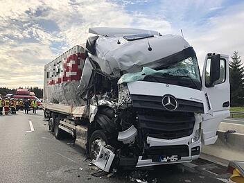 Ein Unfall mit einem Lkw verursachte auf der auf der A9 zwischen Gefrees und M&uuml;nchberg-S&uuml;d zeitweise eine Vollsperrung. Foto: News5/Fricke