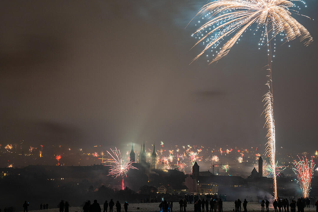 Silvester 2025: Bamberg schießt sich ins neue Jahr 2025 - Feuerwerk über der Domstadt Silvester 2025: Bamberg schießt sich ins neue Jahr 2025 - Feuerwerk über der Domstadt