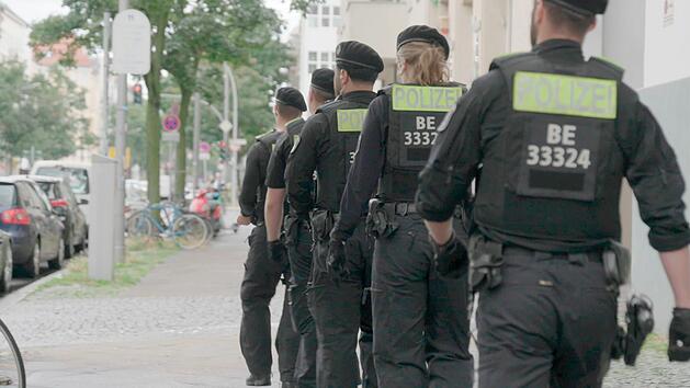 Polizisten im Einsatz gegen Clans: Was kann der Staat tun?
