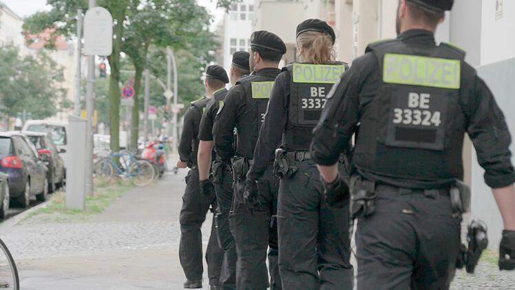 Polizisten im Einsatz gegen Clans: Was kann der Staat tun?