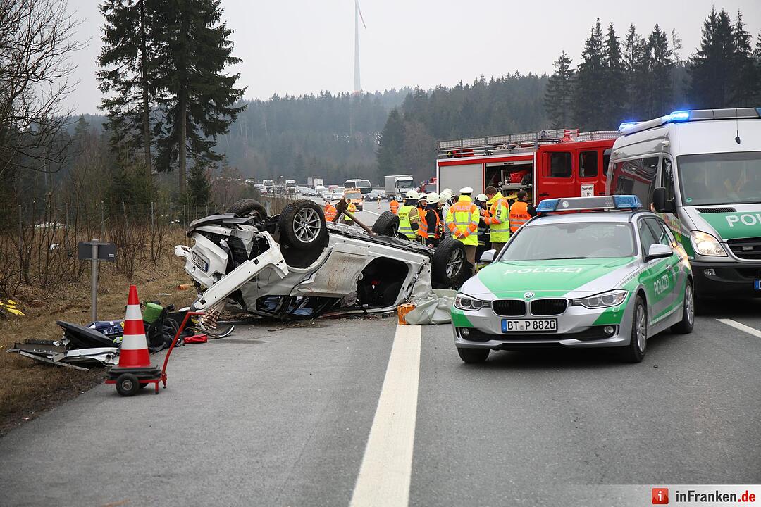 Fahrer stirbt bei Überschlag auf der A9
