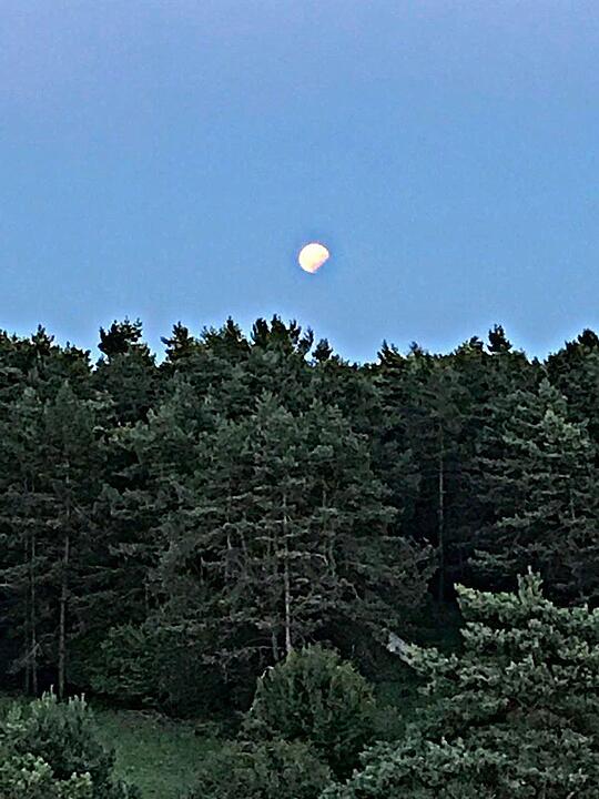 Partielle Mondfinsternis über Frankentielle Mondfinsternis 7. August 2017