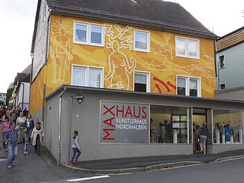 Die Außenfassade des "Maxhauses" wurde von den Künstlern geplant.  Foto: Michael Wunder