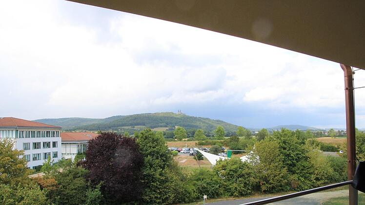 Vom Bett aus auf Banz blicken: Die neuen Penthousesuiten bieten Ausblick auf die schönsten Sehenswürdigkeiten der Region. Fotos: Tobias Kindermann