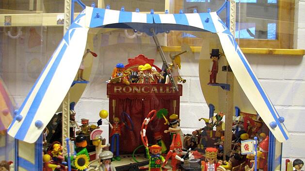 Buntes, lustiges Treiben herrscht im Mini-Zirkus Roncalli, aber nur f&uuml;r