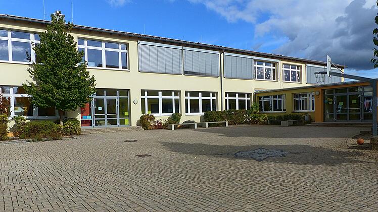 Die Lichtkuppeln der Schule werden innen mit Leimholz verkleidet. Das beschloss der Gemeinderat in seiner Sitzung.