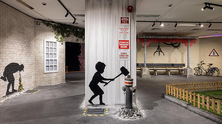 Reproduktionen von Banksy-Graffitis in München.