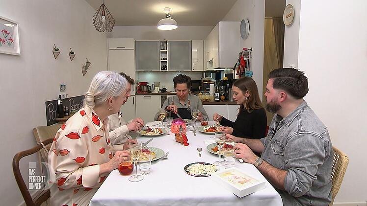 An Tag 2 trifft sich die Hamburger "Dinner"-Runde bei Alex.